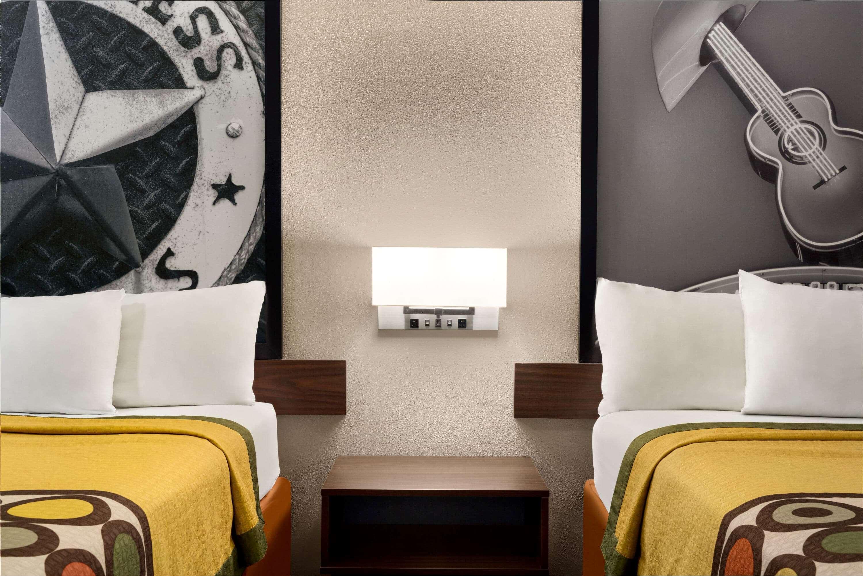ซูเปอร์ 8 บาย วินด์แฮม ยูนิเวอร์แซล ซิตี้ Hotel ยูนิเวอร์ซอลซิตี้ ภายนอก รูปภาพ