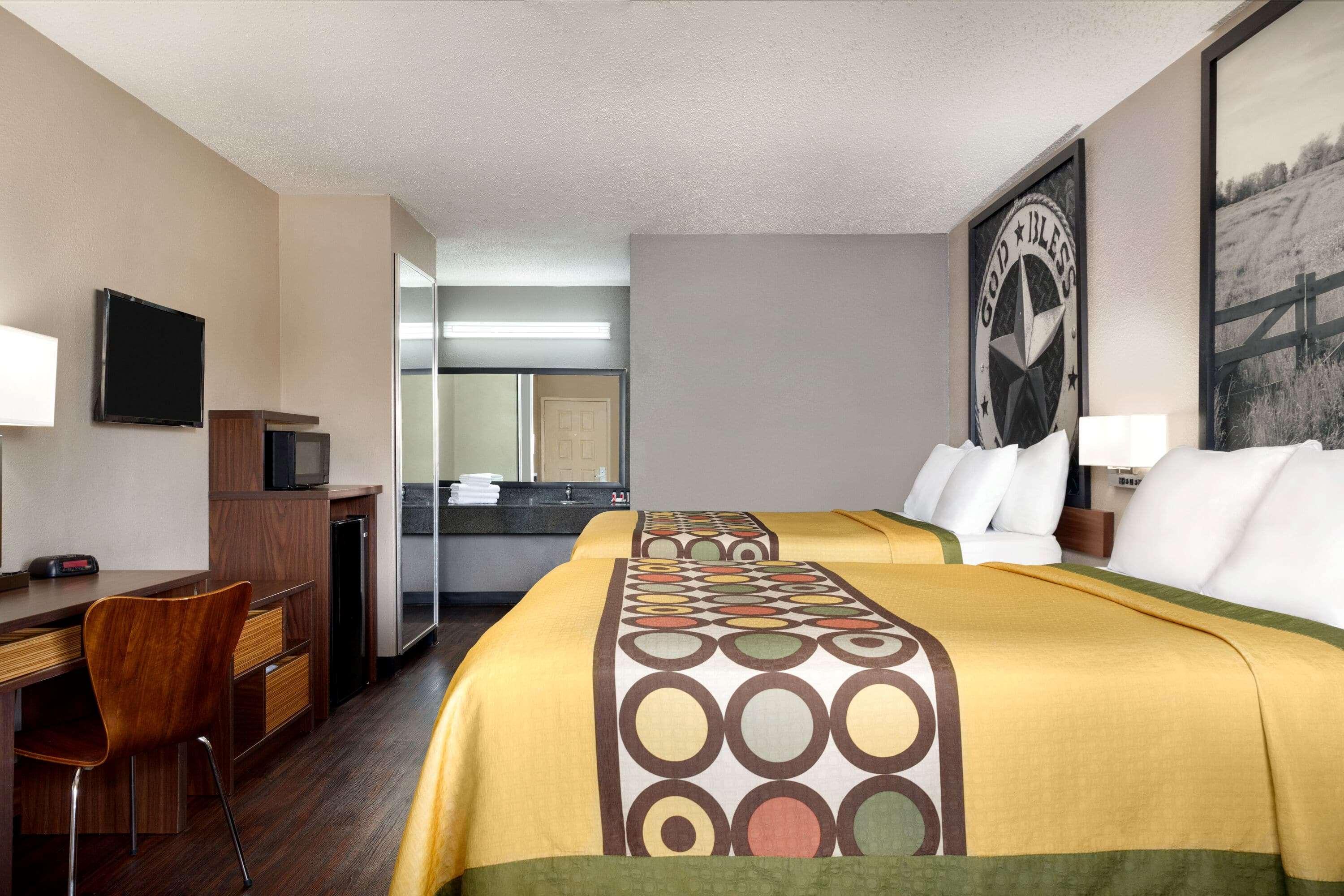 ซูเปอร์ 8 บาย วินด์แฮม ยูนิเวอร์แซล ซิตี้ Hotel ยูนิเวอร์ซอลซิตี้ ภายนอก รูปภาพ