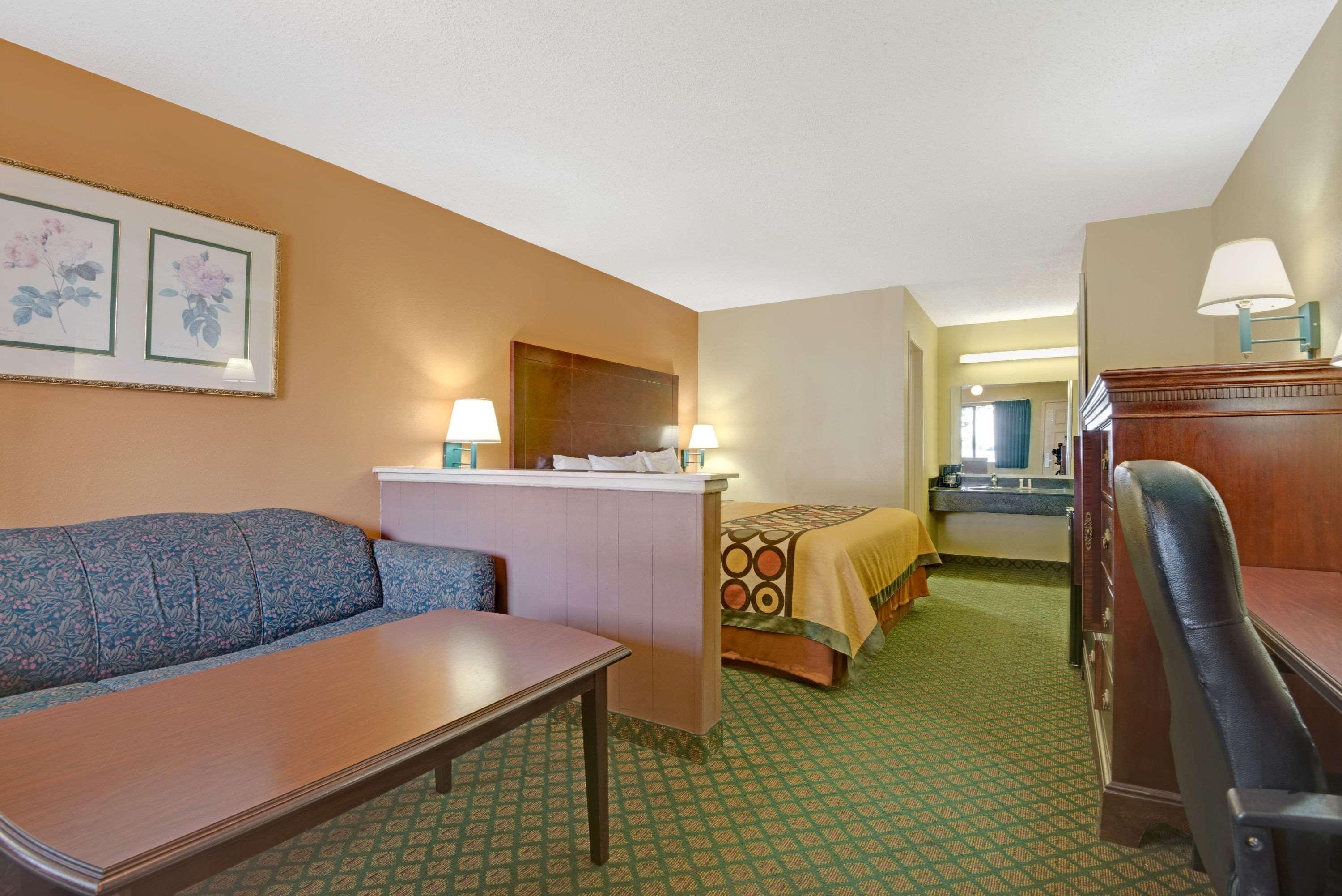 ซูเปอร์ 8 บาย วินด์แฮม ยูนิเวอร์แซล ซิตี้ Hotel ยูนิเวอร์ซอลซิตี้ ภายนอก รูปภาพ