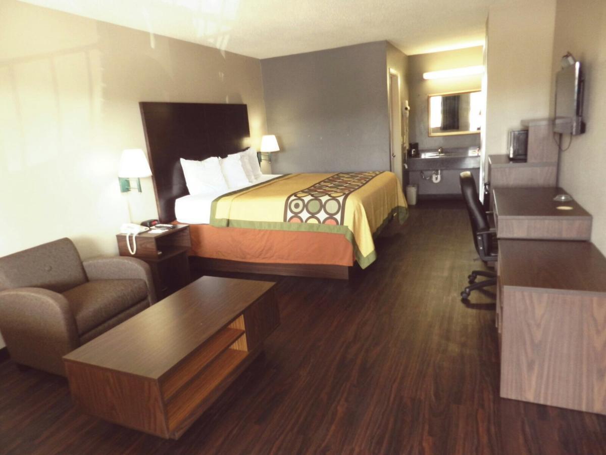 ซูเปอร์ 8 บาย วินด์แฮม ยูนิเวอร์แซล ซิตี้ Hotel ยูนิเวอร์ซอลซิตี้ ภายนอก รูปภาพ